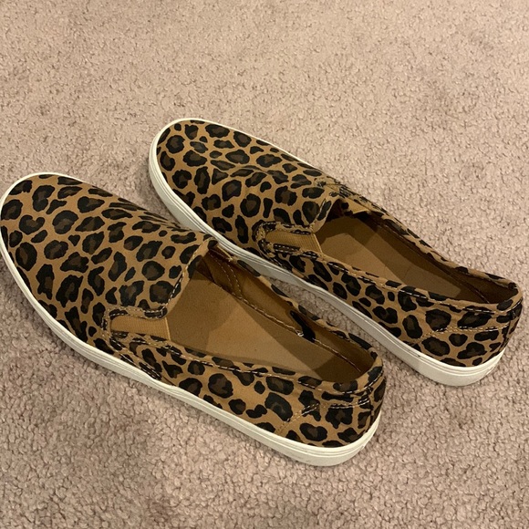 Old navy slip on sneakers - Picture 1 of 3